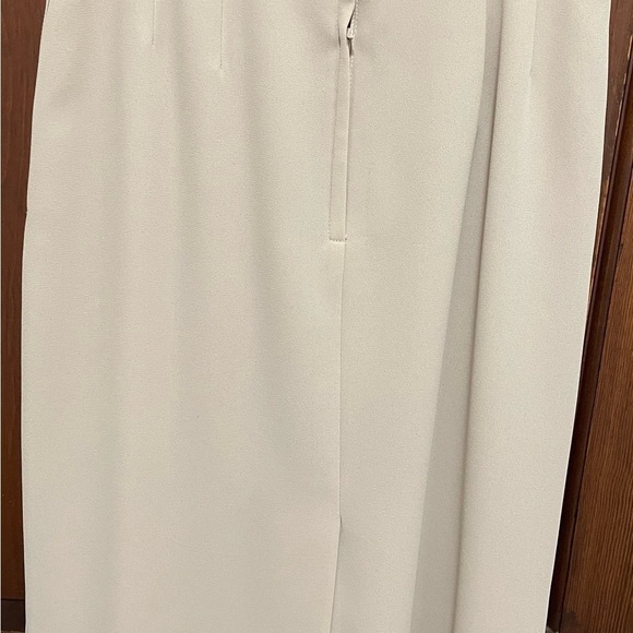 Le Suit women’s size 20 Skirt suit cream color long sleeve three buttons front - Picture 8 of 9
